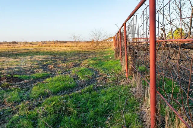 $550,000 | 717 North Pecan Crk Trail, Valley View, TX 76272