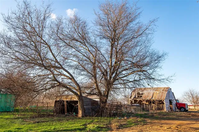 $550,000 | 717 North Pecan Crk Trail, Valley View, TX 76272