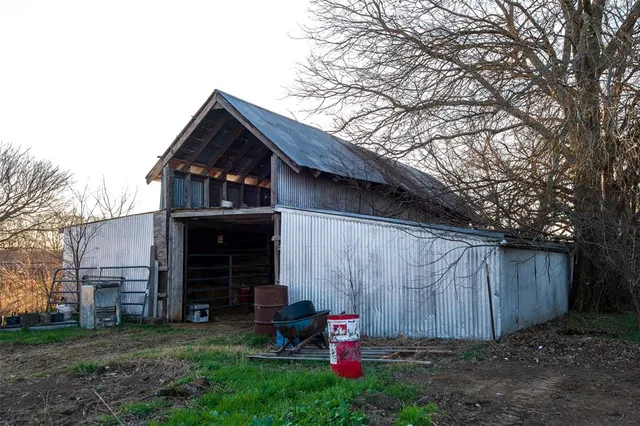 $550,000 | 717 North Pecan Crk Trail, Valley View, TX 76272