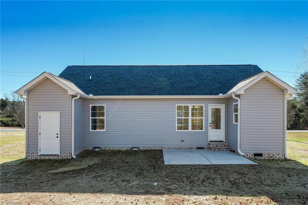 527 Grooms Road Reidsville, NC 27320 - Photo 3 of 38