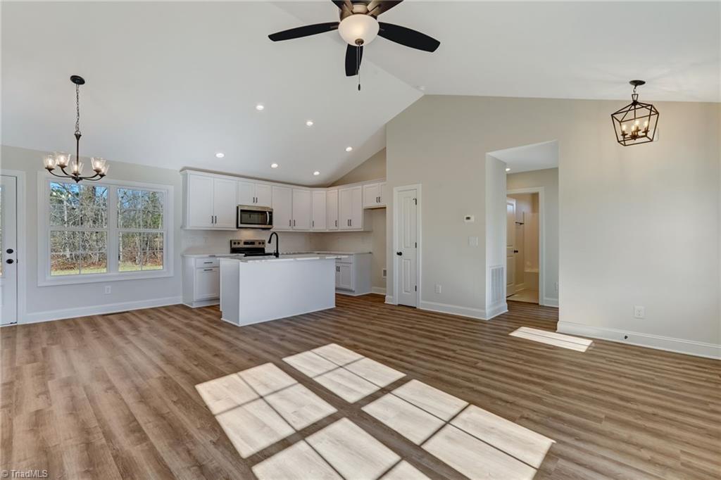 527 Grooms Road Reidsville, NC 27320 - Photo 8 of 38