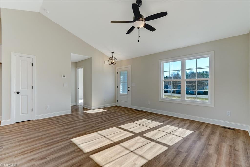 527 Grooms Road Reidsville, NC 27320 - Photo 9 of 38