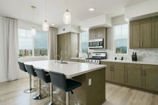 $784,000 | 2850 Wagon Wheel Road, Unit 402, Oxnard, CA 93036