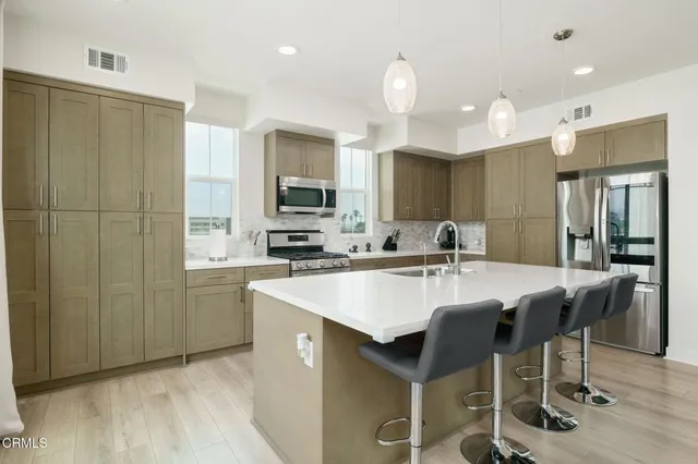 $784,000 | 2850 Wagon Wheel Road, Unit 402, Oxnard, CA 93036