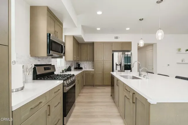 $784,000 | 2850 Wagon Wheel Road, Unit 402, Oxnard, CA 93036