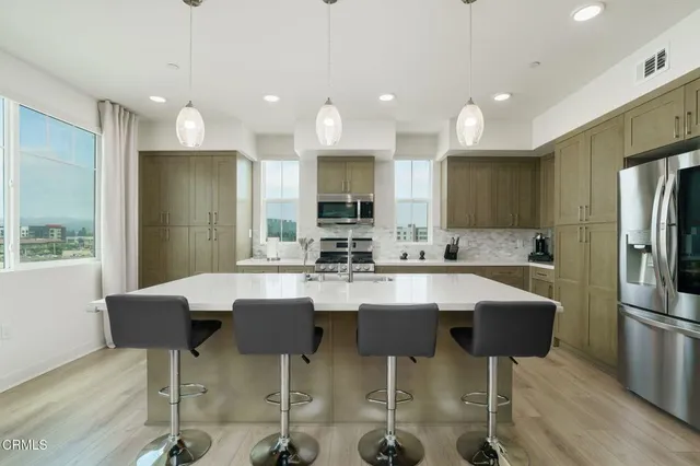 $784,000 | 2850 Wagon Wheel Road, Unit 402, Oxnard, CA 93036