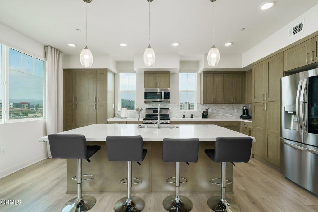 2850 Wagon Wheel Road, Unit 402 Oxnard, CA 93036 - Photo 2 of 31 2850_Wagon_Wheel_402-10