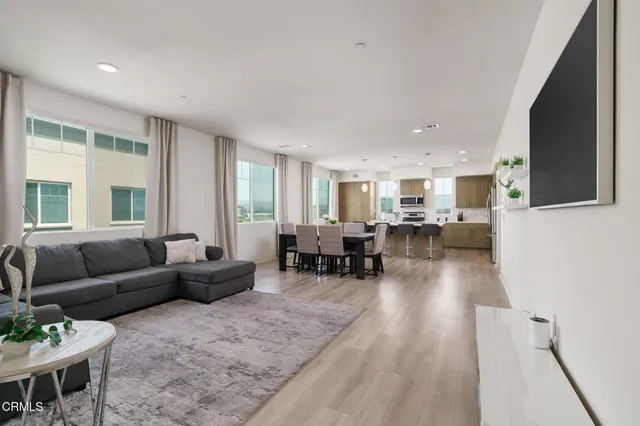 $784,000 | 2850 Wagon Wheel Road, Unit 402, Oxnard, CA 93036