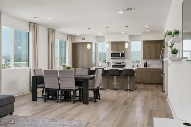 $784,000 | 2850 Wagon Wheel Road, Unit 402, Oxnard, CA 93036