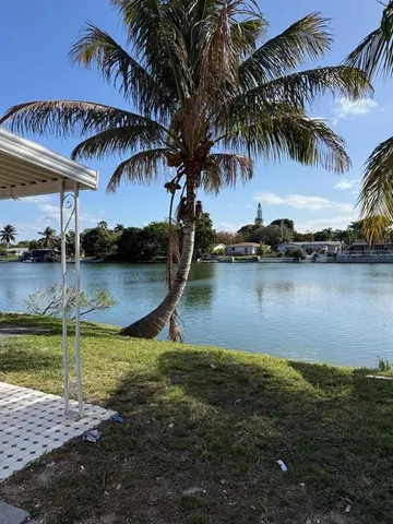 $2,500 | 1054-1058 Southwest 2nd Street, Unit 1058, Hallandale Beach, FL 33009