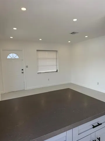 $2,500 | 1054-1058 Southwest 2nd Street, Unit 1058, Hallandale Beach, FL 33009