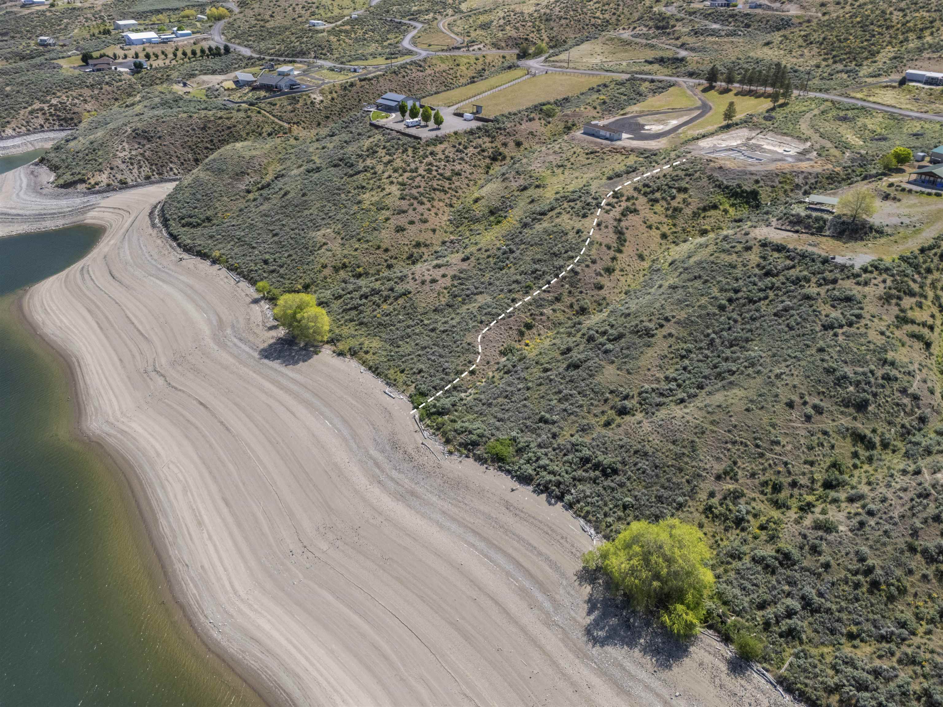 4005 East Plum Point Road Grand Coulee, WA 99133 - Photo 2 of 14