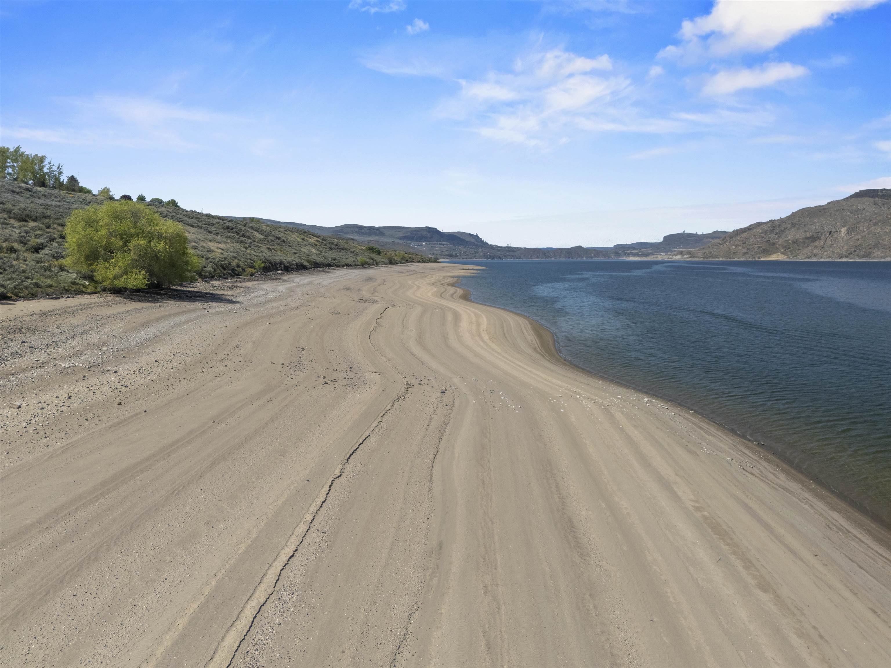 4005 East Plum Point Road Grand Coulee, WA 99133 - Photo 9 of 14