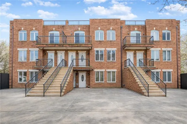 $939,000 | 8405 19th Avenue, Unit 1B | Van Pelt Manor