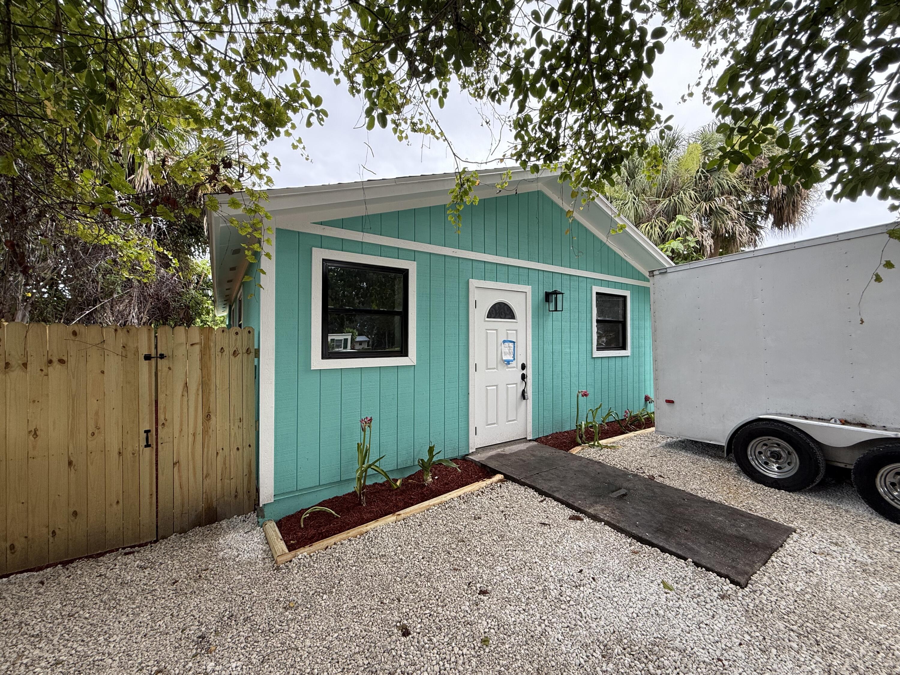 801 Central Avenue Stuart, FL 34994 - Photo 3 of 7 IMG_6759