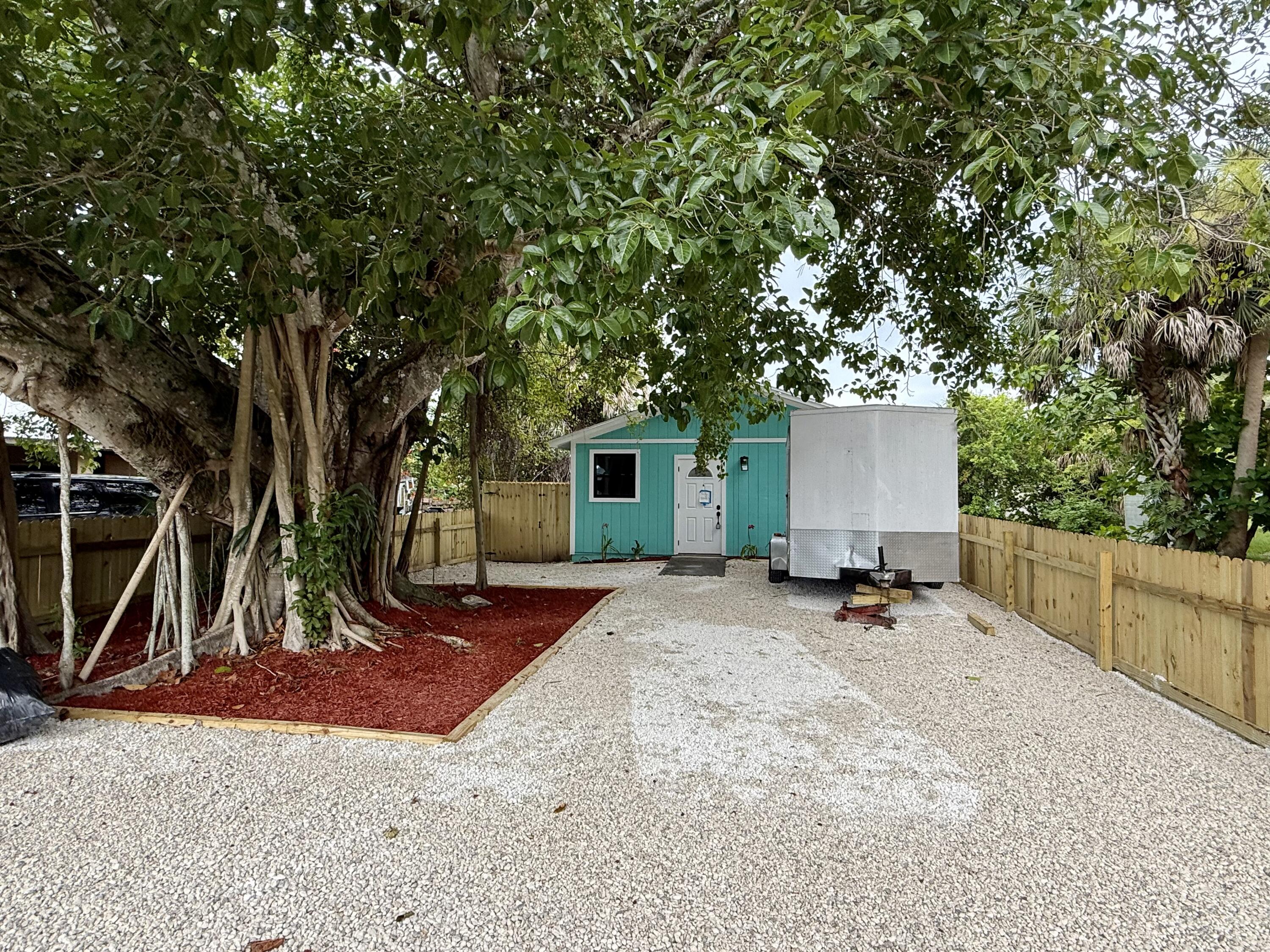 801 Central Avenue Stuart, FL 34994 - Photo 4 of 7 IMG_6764