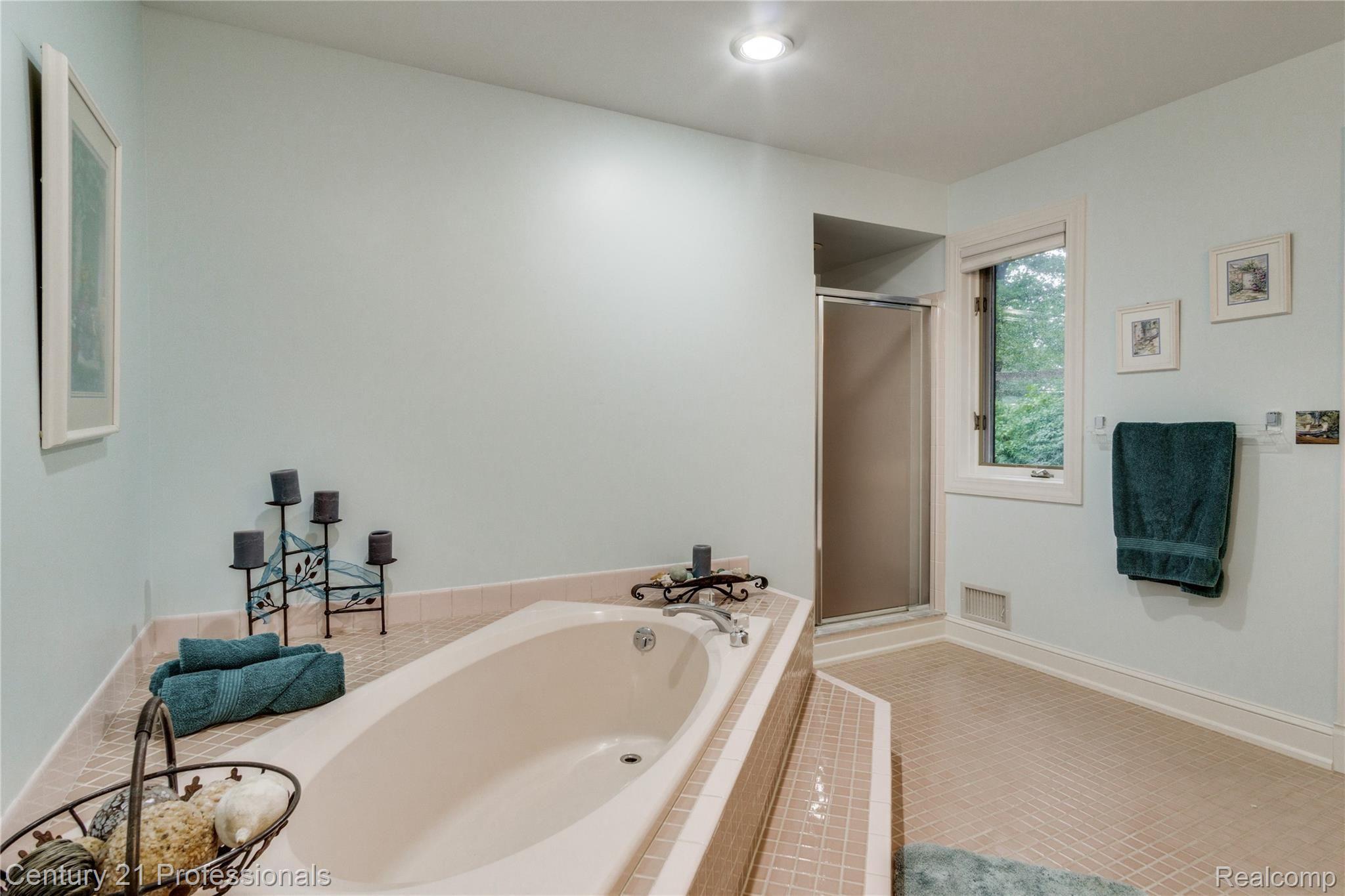 1850 Orion Road Oakland, MI 48363 - Photo 25 of 47 Interiors (43 of 50).jpg