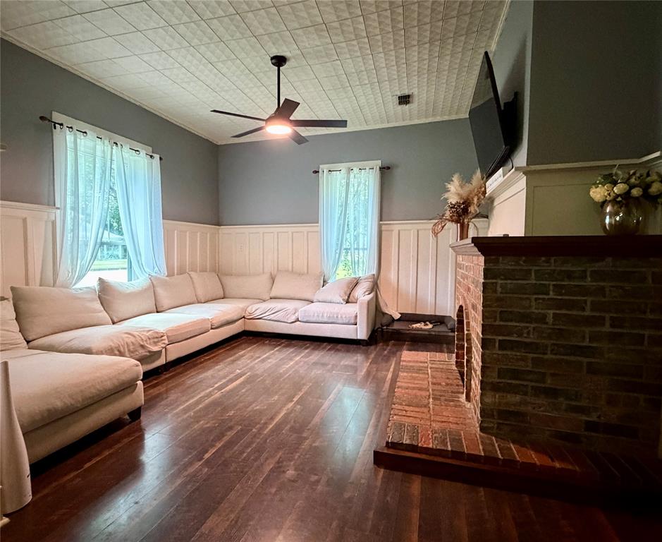 301 Forrest Avenue Cleburne, TX 76033 - Photo 7 of 14 Living room