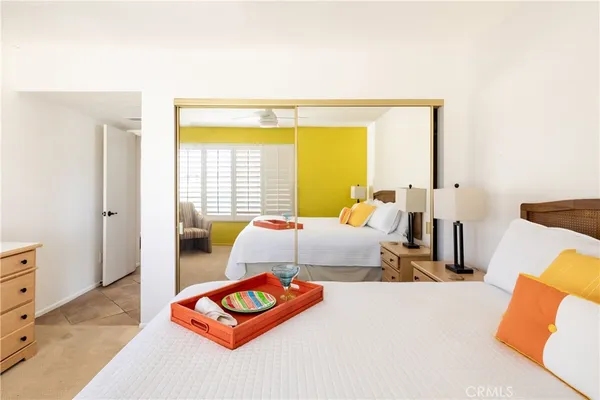 a view of room with an empty room