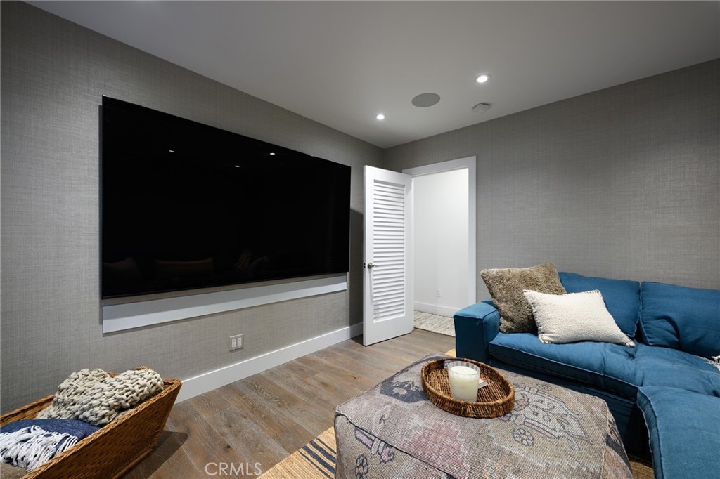 519 Signal Road Newport Beach, CA 92663 - Photo 16 of 24 Photos may not represent current staging.