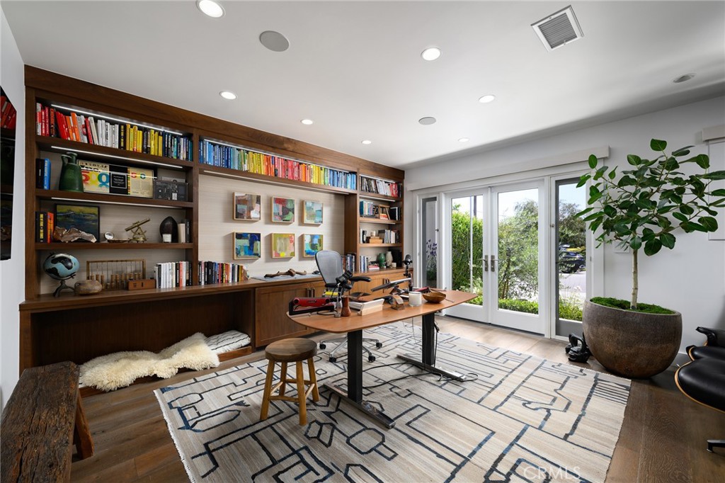 519 Signal Road Newport Beach, CA 92663 - Photo 19 of 24 Photos may not represent current staging.