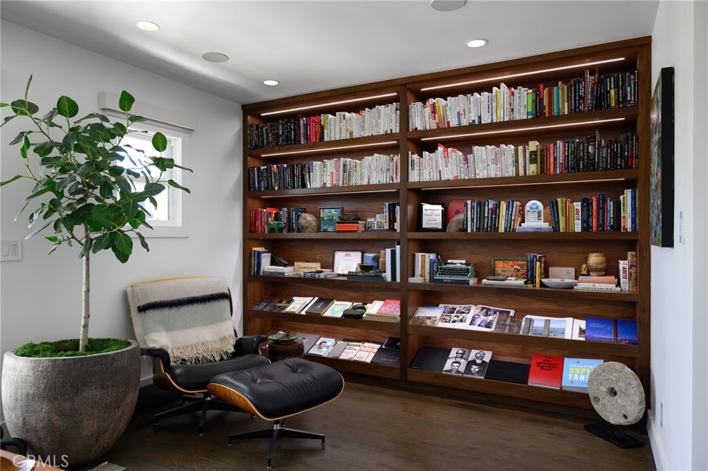 519 Signal Road Newport Beach, CA 92663 - Photo 20 of 24 Photos may not represent current staging.