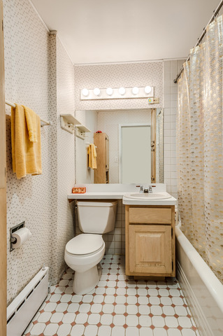 191 Lawton Road Riverside, IL 60546 - Photo 20 of 25 a bathroom with a toilet sink and mirror