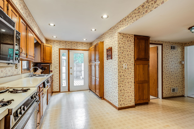 191 Lawton Road Riverside, IL 60546 - Photo 3 of 25 a large kitchen with stainless steel appliances granite countertop a stove and a refrigerator