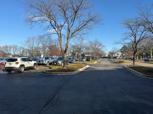 $174,500 | 840 Wellington Avenue, Unit 115, Elk Grove Village, IL 60007