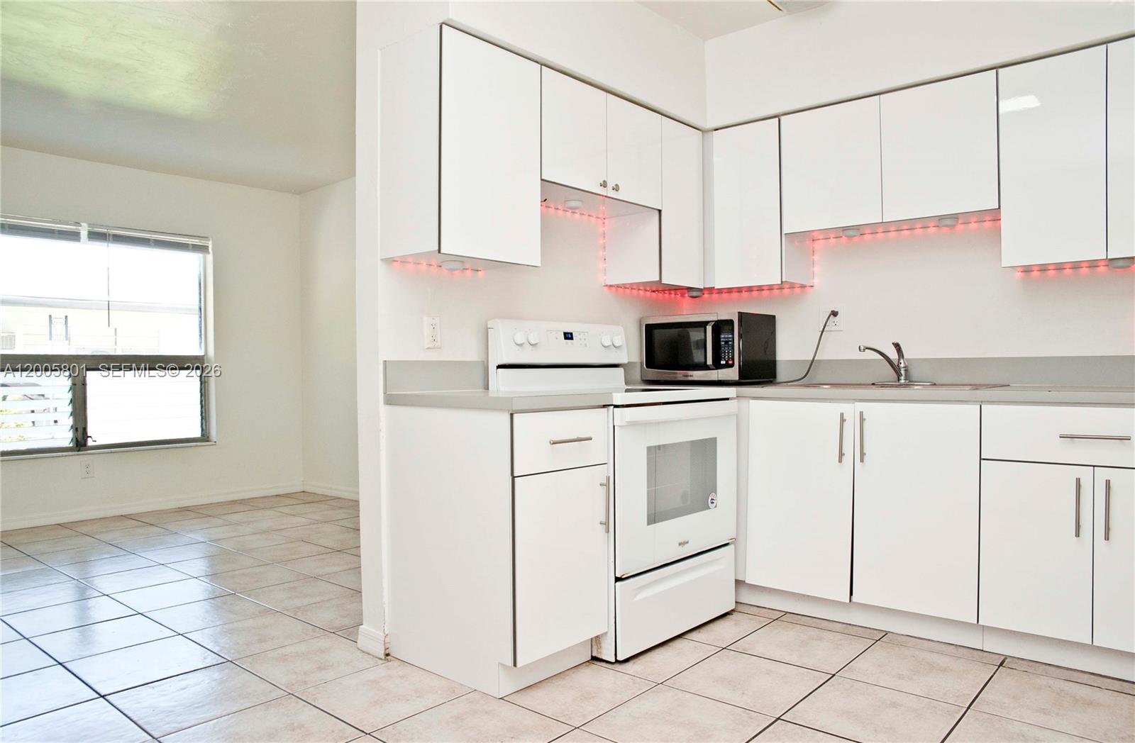 2206 Fillmore Street, Unit 6 Hollywood, FL 33020 - Photo 5 of 17
