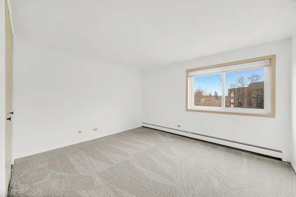 $239,000 | 4731 St Joseph Creek Road, Unit 4E, Lisle, IL 60532