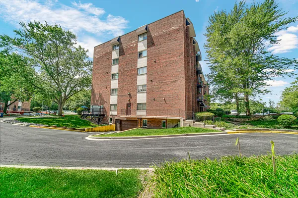 $239,000 | 4731 St Joseph Creek Road, Unit 4E, Lisle, IL 60532