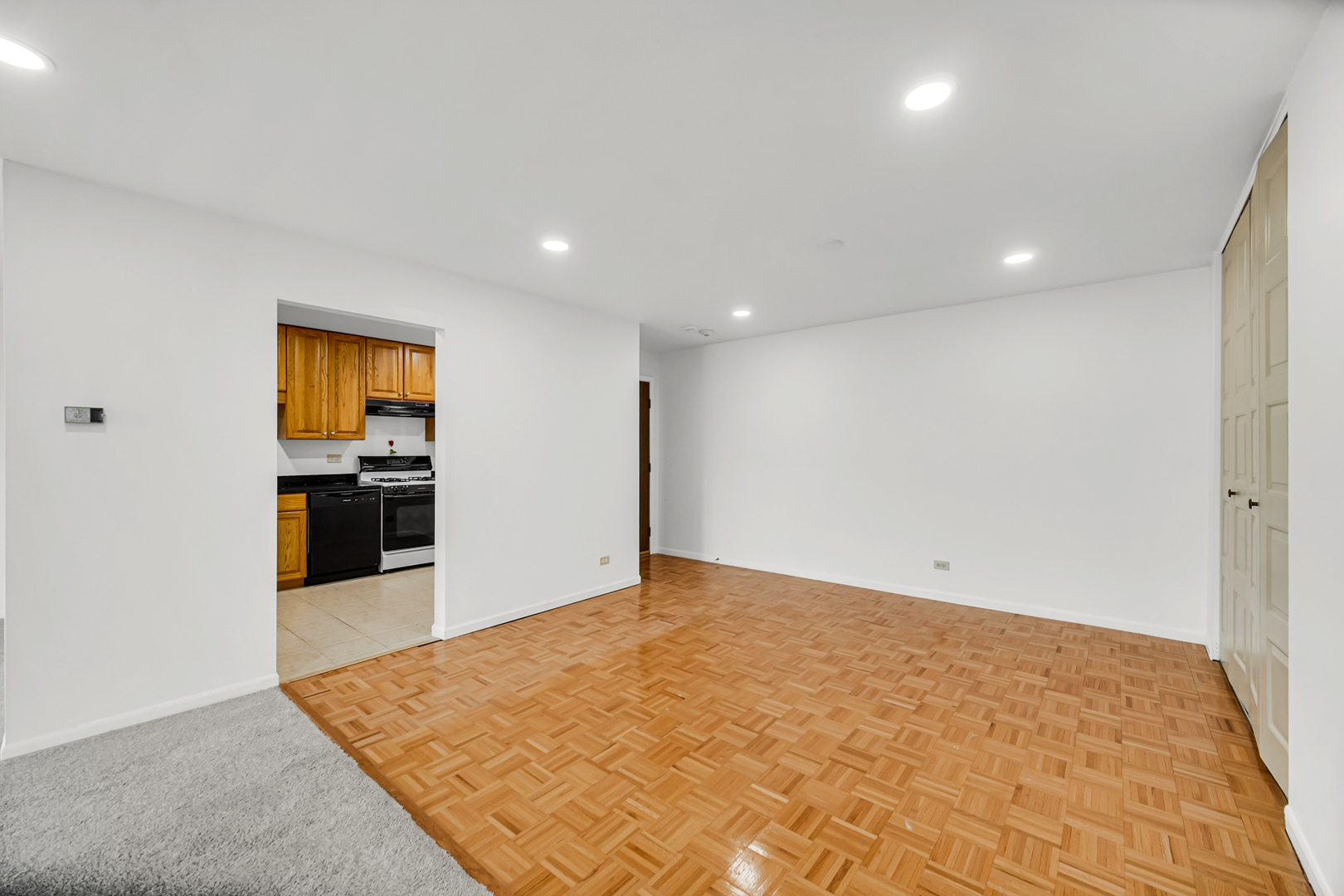 4731 St Joseph Creek Road, Unit 4E Lisle, IL 60532 - Photo 7 of 21