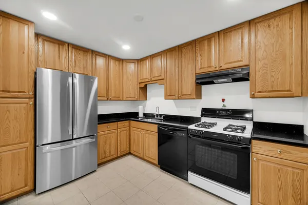 $239,000 | 4731 St Joseph Creek Road, Unit 4E, Lisle, IL 60532