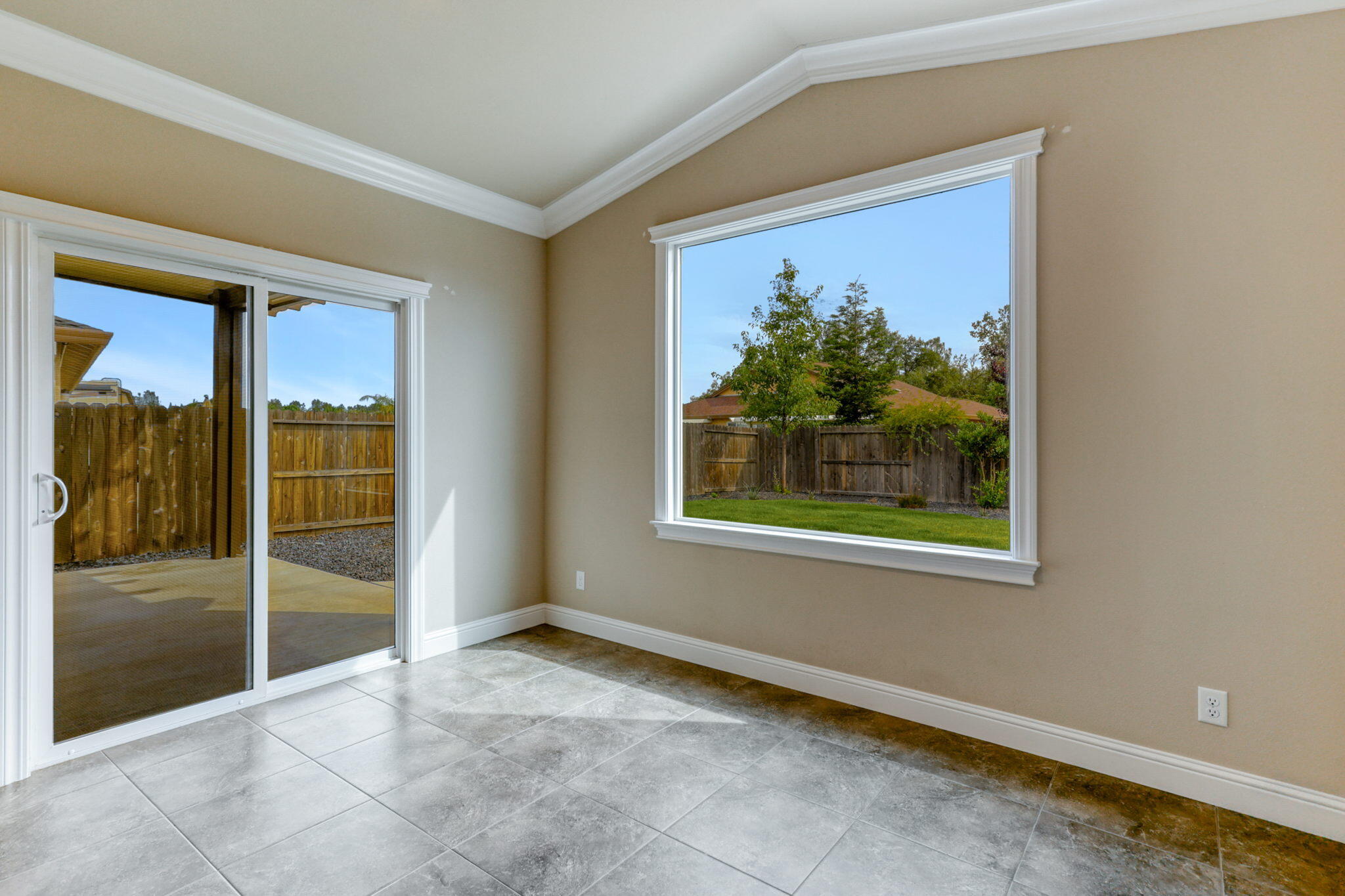 3355 Hotlam Road Redding, CA 96002 - Photo 8 of 28 26-web-or-mls-8K3A0195
