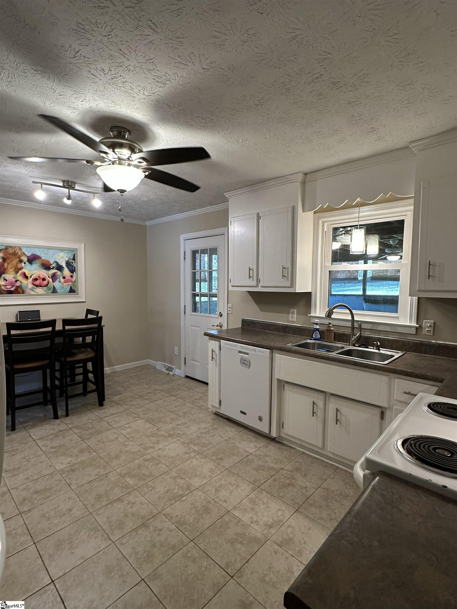 111 Cox Street Travelers Rest, SC 29690 - Photo 5 of 26