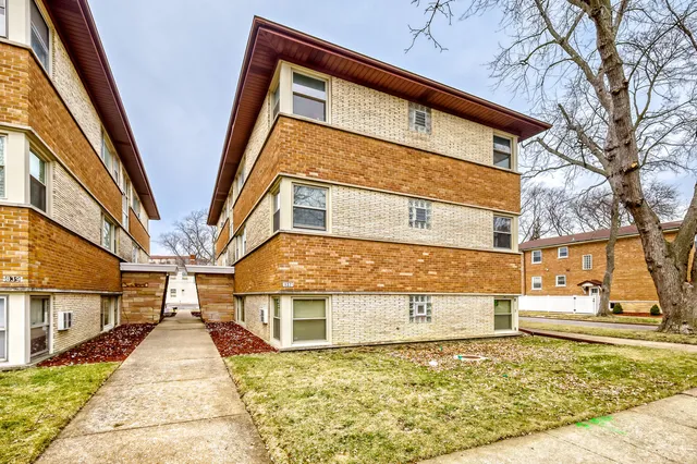 $165,000 | 837 Lathrop Avenue, Unit 2E, Forest Park, IL 60130