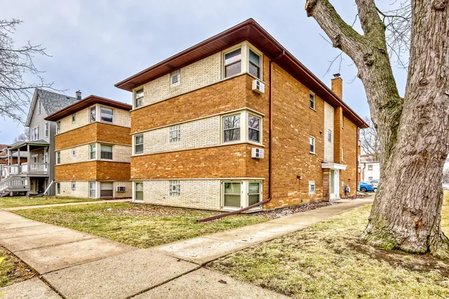 $165,000 | 837 Lathrop Avenue, Unit 2E, Forest Park, IL 60130