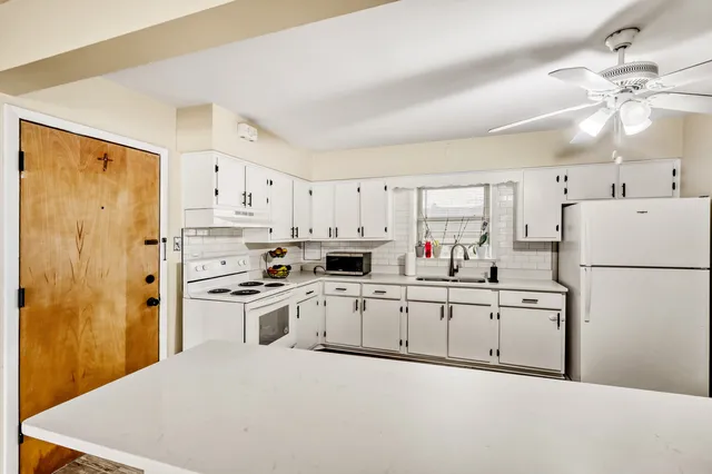 $165,000 | 837 Lathrop Avenue, Unit 2E, Forest Park, IL 60130