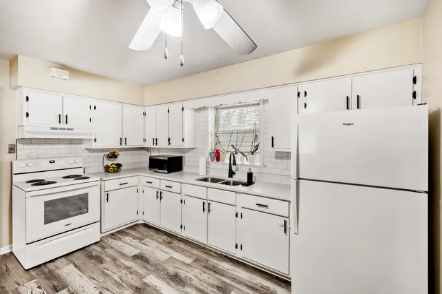 $165,000 | 837 Lathrop Avenue, Unit 2E, Forest Park, IL 60130