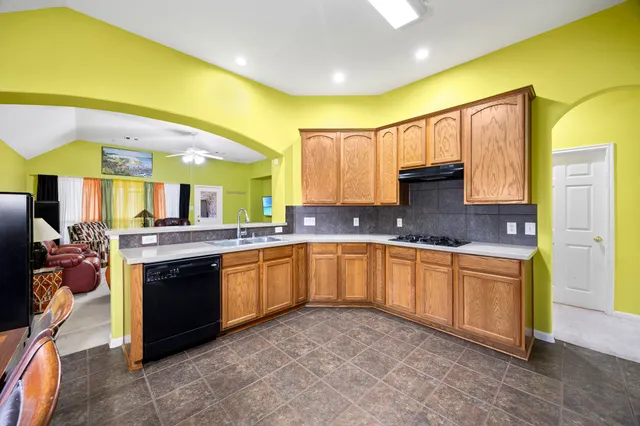 $469,000 | 2 Gilded Crest Court, Spring, TX 77382