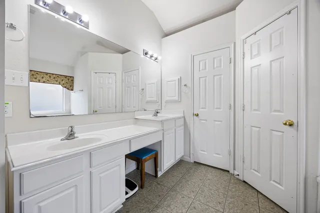 $469,000 | 2 Gilded Crest Court, Spring, TX 77382