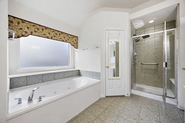 $469,000 | 2 Gilded Crest Court, Spring, TX 77382