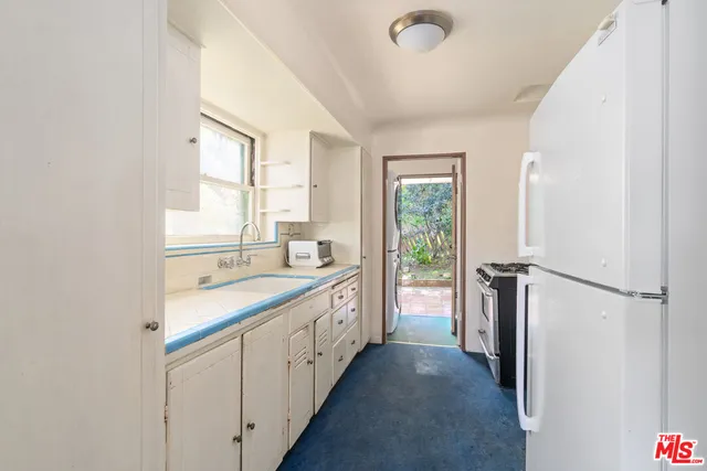 $7,500 | 3705 Fredonia Drive, Los Angeles, CA 90068