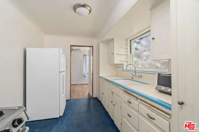 $7,500 | 3705 Fredonia Drive, Los Angeles, CA 90068