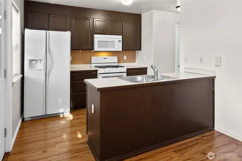 $295,000 | 10924 63rd Street East, Puyallup, WA 98372