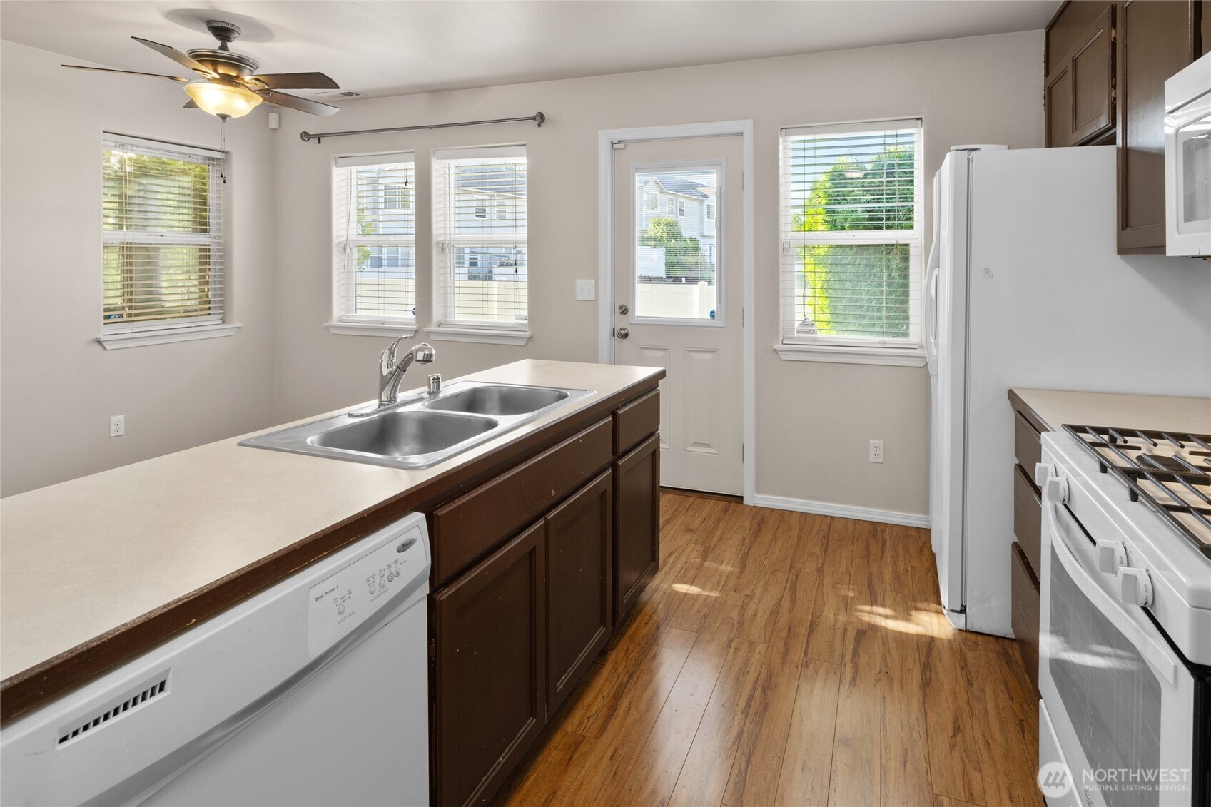 10924 63rd Street East Puyallup, WA 98372 - Photo 14 of 36