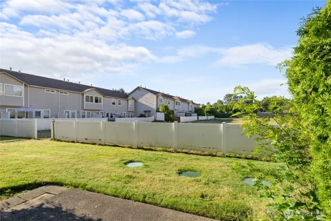 $295,000 | 10924 63rd Street East, Puyallup, WA 98372