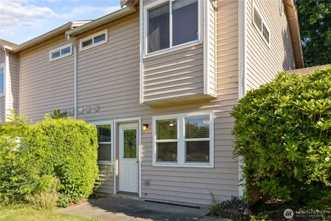 $295,000 | 10924 63rd Street East, Puyallup, WA 98372