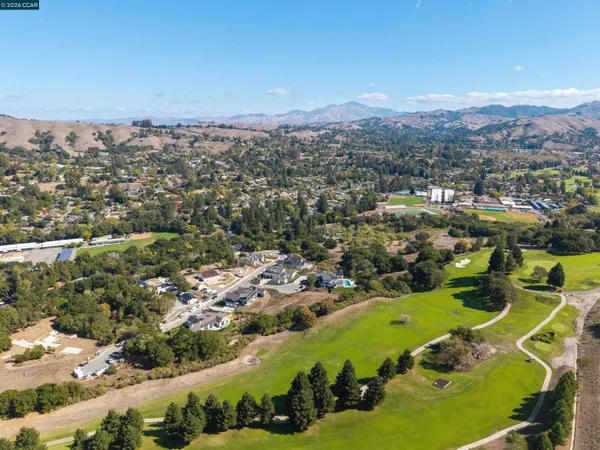 $1,895,000 | 20 Adobe Lane, Orinda, CA 94563